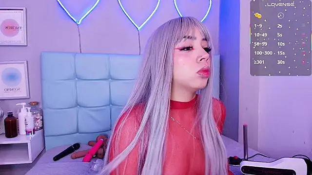 Lizzie-Evans online show from March 8, 12:09 pm