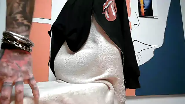 Snapshot of dani4334 chatting on January 20, 11:02 am dani4334 online show from January 20, 11:02 am