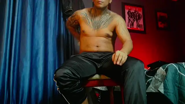 Snapshot of Leonnardo_Jaramillo chatting on February 3, 2:53 am Leonnardo Jaramillo online show from February 3, 2:53 am