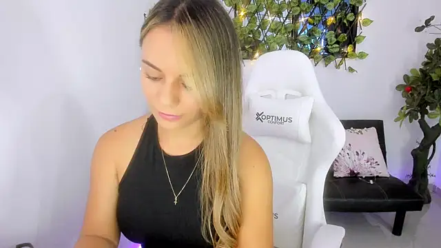 Snapshot of Sara_lopez_28 chatting on January 25, 3:20 pm Sara lopez 28 online show from January 25, 3:20 pm