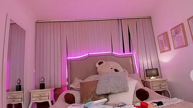 Valentina Se online show from March 7, 7:19 am