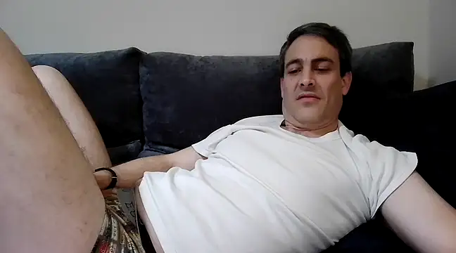 Snapshot of basquehotboy chatting on March 9, 12:42 am basquehotboy online show from March 9, 12:42 am