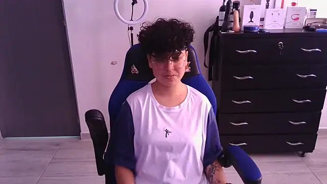 thomascooper7 online show from February 12, 4:55 pm