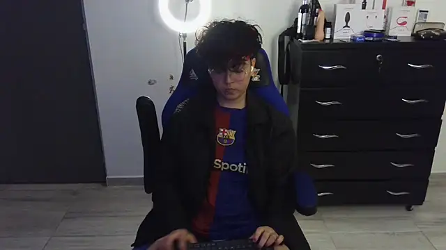 thomascooper7 online show from February 18, 4:37 am