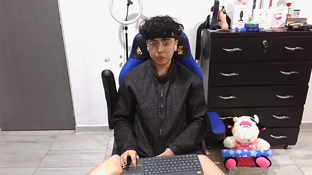 thomascooper7 online show from March 10, 1:56 am