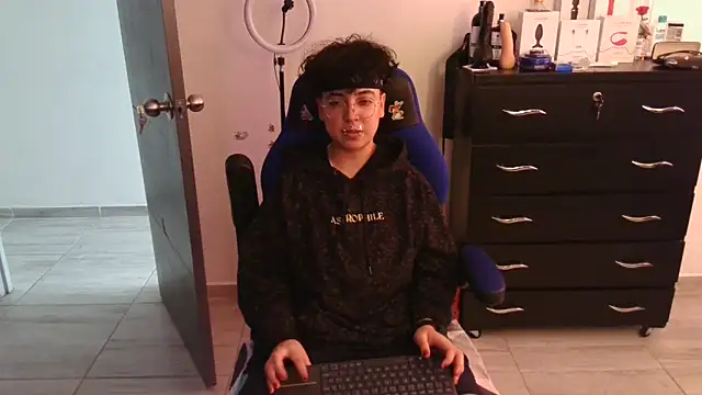 thomascooper7 online show from March 15, 8:21 pm