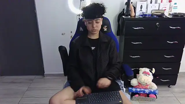 thomascooper7 online show from March 21, 9:12 pm