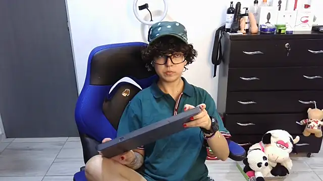 thomascooper7 online show from September 13, 9:58 pm