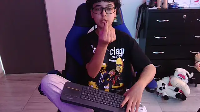 thomascooper7 online show from December 4, 5:54 pm