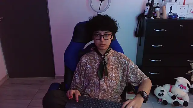 thomascooper7 online show from February 19, 7:10 pm