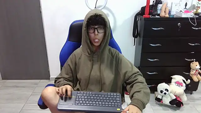 thomascooper7 online show from March 24, 11:32 pm