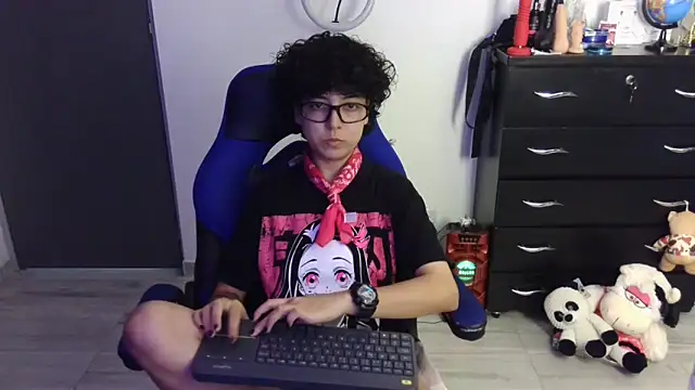 thomascooper7 online show from April 9, 7:19 pm