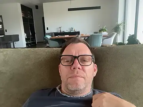 Snapshot of xmnbx77 chatting on October 13, 9:53 am xmnbx77 online show from October 13, 9:53 am