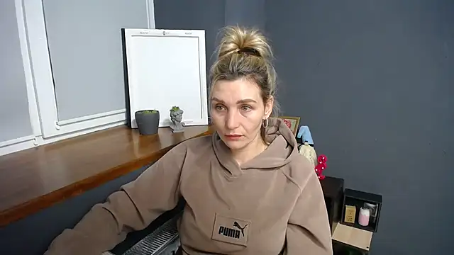  sexy lady online show from January 4, 1:10 pm