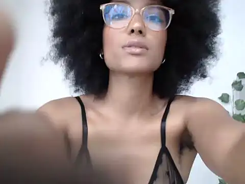 violettamartins online show from May 15, 9:11 pm