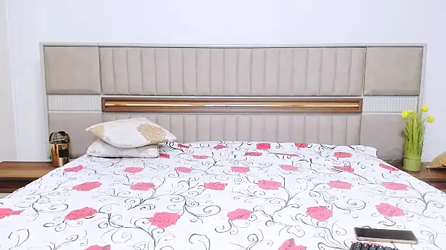 DiamondVelour online show from April 20, 7:15 pm