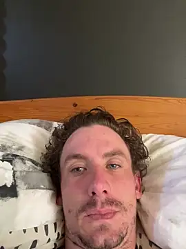 Snapshot of bradleyjamesmc chatting on January 18, 9:13 am bradleyjamesmc online show from January 18, 9:13 am