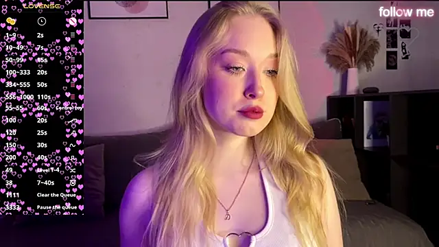 Snapshot of SweetDarcy chatting on September 28, 3:17 pm SweetDarcy online show from September 28, 3:17 pm