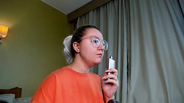 Debbie Taylor online show from December 7, 4:36 pm