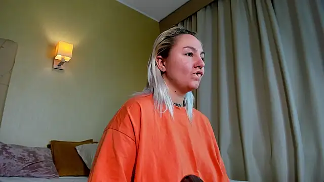 Debbie Taylor online show from December 8, 6:06 pm