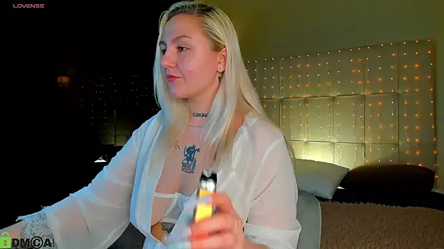 Debbie Taylor online show from April 14, 9:15 am