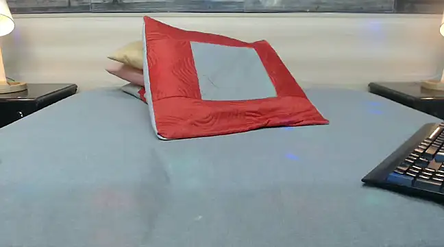 Snapshot of nahomibecker chatting on January 18, 12:04 pm nahomibecker online show from January 18, 12:04 pm