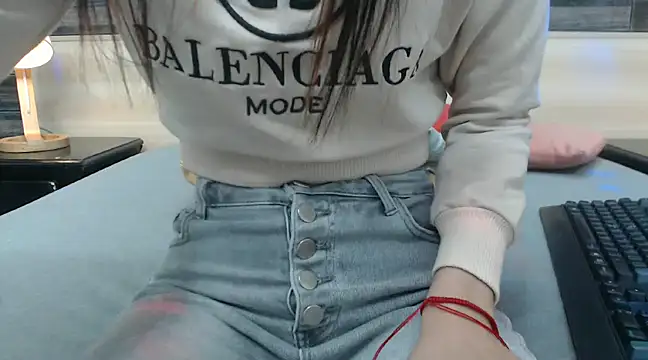 Snapshot of nahomibecker chatting on February 1, 12:05 pm nahomibecker online show from February 1, 12:05 pm