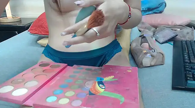 Snapshot of nahomibecker chatting on February 4, 1:13 am nahomibecker online show from February 4, 1:13 am