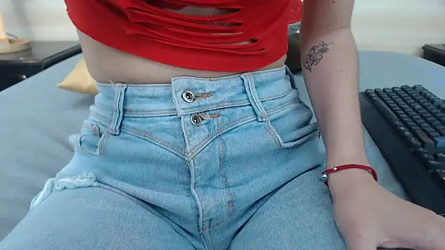 Snapshot of nahomibecker chatting on March 13, 6:01 pm nahomibecker online show from March 13, 6:01 pm