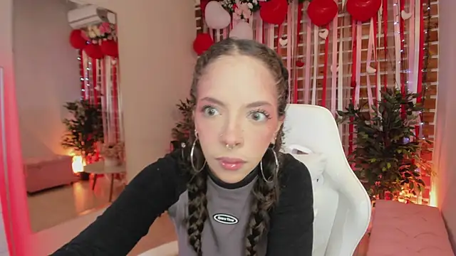 Sapphire Venuss online show from February 14, 1:46 am