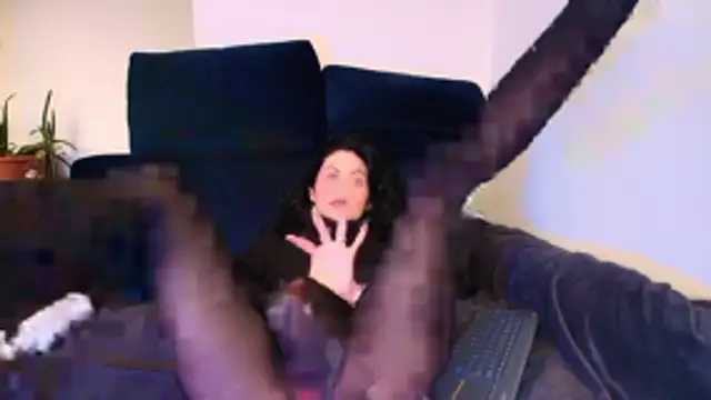 miabeautyxx online show from November 3, 6:20 pm