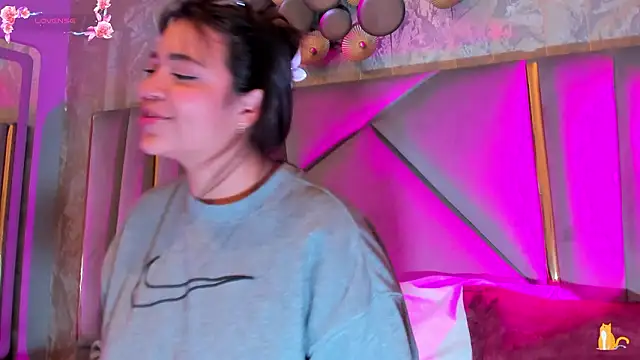 KimDevinne online show from February 11, 2:49 am