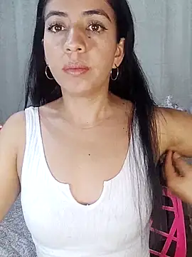 Snapshot of anngela01 chatting on December 3, 5:42 am anngela01 online show from December 3, 5:42 am