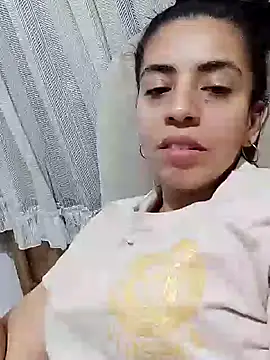 Snapshot of anngela01 chatting on December 28, 7:33 am anngela01 online show from December 28, 7:33 am