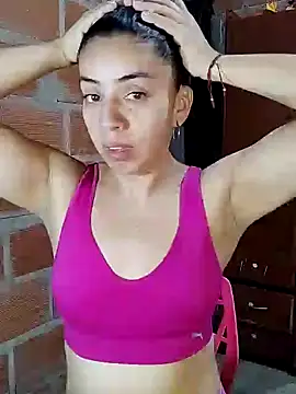 Snapshot of anngela01 chatting on January 12, 10:33 pm anngela01 online show from January 12, 10:33 pm