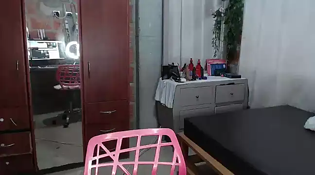 Snapshot of anngela01 chatting on March 14, 8:17 pm anngela01 online show from March 14, 8:17 pm