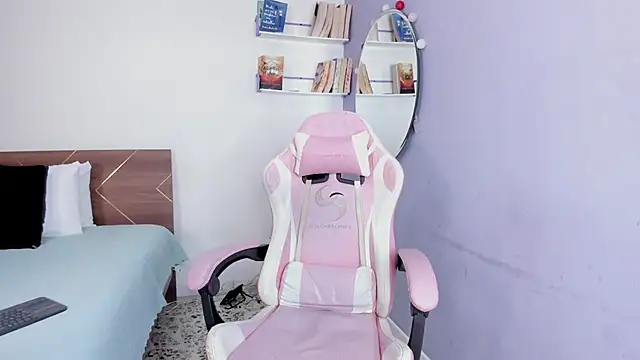 amber maxwell online show from February 3, 8:35 pm