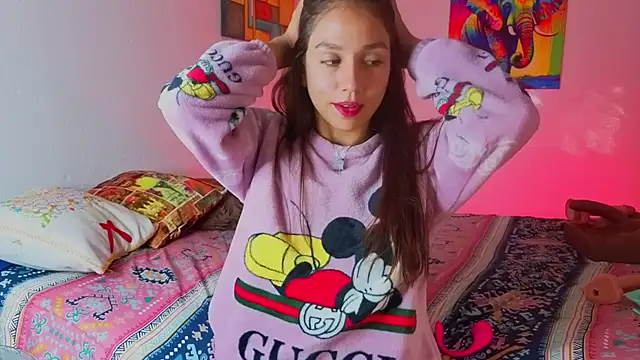 Luci And Sofi online show from February 4, 3:45 am