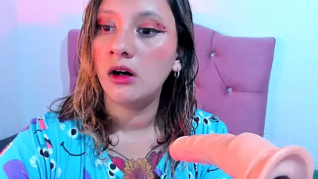 Snapshot of Mila_nixon02 chatting on February 23, 6:56 pm Mila nixon02 online show from February 23, 6:56 pm