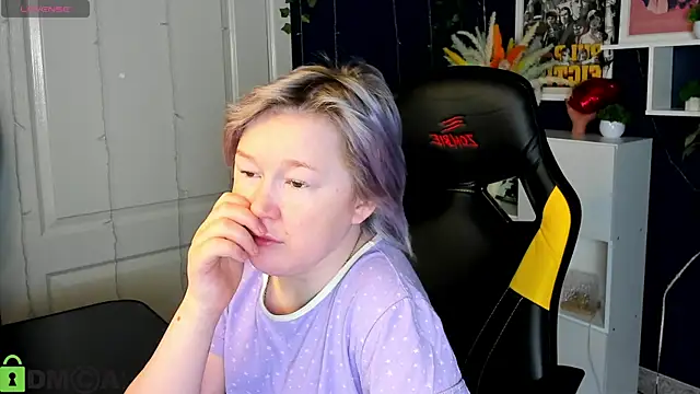 Sara Robinson online show from May 22, 3:02 am