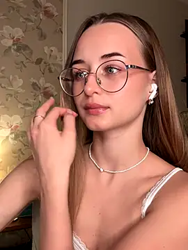 Snapshot of Tiffanyhunt chatting on October 22, 2:28 pm Tiffanyhunt online show from October 22, 2:28 pm