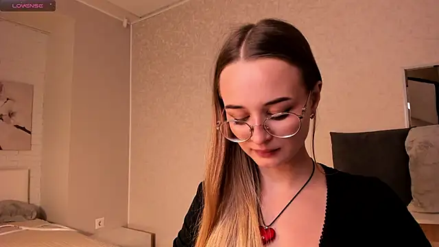 Snapshot of Tiffanyhunt chatting on November 5, 1:33 pm Tiffanyhunt online show from November 5, 1:33 pm