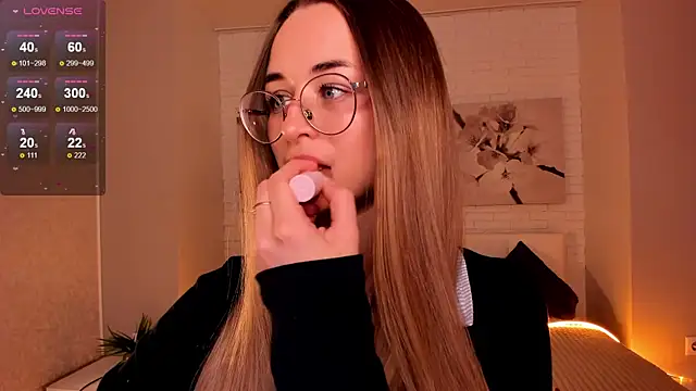 Snapshot of Tiffanyhunt chatting on November 10, 1:10 pm Tiffanyhunt online show from November 10, 1:10 pm