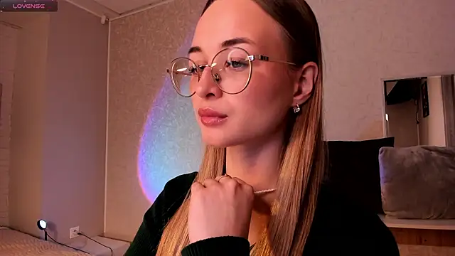 Snapshot of Tiffanyhunt chatting on November 17, 1:17 pm Tiffanyhunt online show from November 17, 1:17 pm