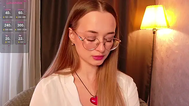 Snapshot of Tiffanyhunt chatting on November 27, 2:19 pm Tiffanyhunt online show from November 27, 2:19 pm