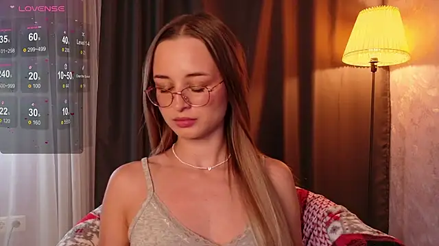 Snapshot of Tiffanyhunt chatting on December 15, 3:05 pm Tiffanyhunt online show from December 15, 3:05 pm