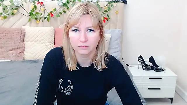 Snapshot of Incredible_Ariela chatting on March 18, 5:43 am Incredible Ariela online show from March 18, 5:43 am