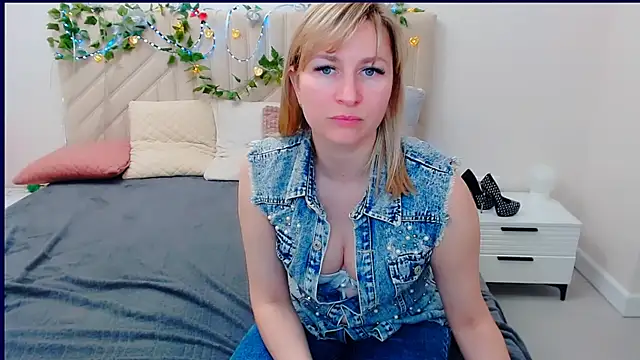 Snapshot of Incredible_Ariela chatting on March 26, 10:26 pm Incredible Ariela online show from March 26, 10:26 pm