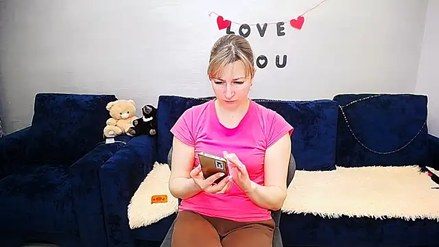 Snapshot of Incredible_Ariela chatting on April 5, 1:52 pm Incredible Ariela online show from April 5, 1:52 pm