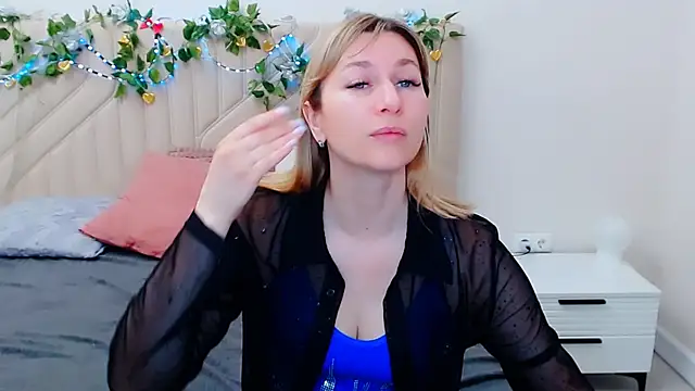 Snapshot of Incredible_Ariela chatting on April 10, 12:32 pm Incredible Ariela online show from April 10, 12:32 pm